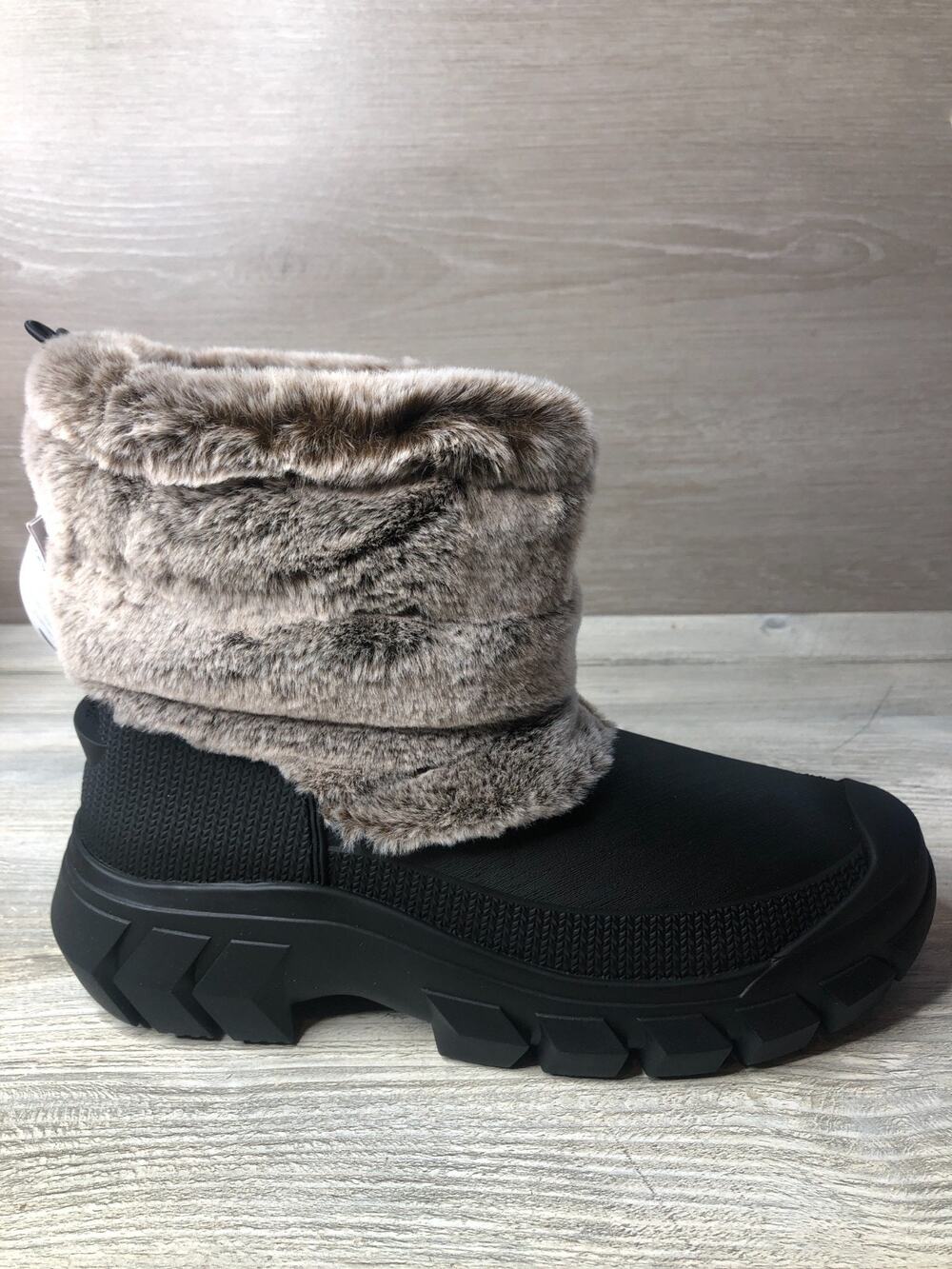 Hunter Women's Intrepid Short Faux Fur Snow Boot Size 9 Black/Natural New